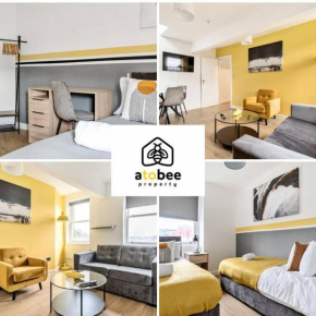 City Centre 2 bedroom apartment, sleeps 6 guests - close by to all main shops, attractions, bars & more!